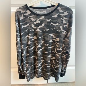 Uniqlo camo light weight thermal